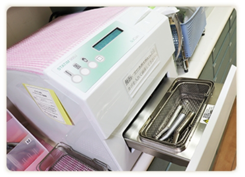 オートクレープ(滅菌装置)
